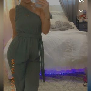 American Eagle Jumpsuit. Green. Cuffed at ankle. One shoulder. Size xs